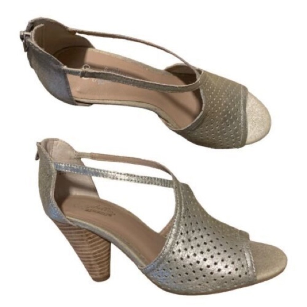 Women’s 7.5 Seychelles Silver Peep Toe Heels